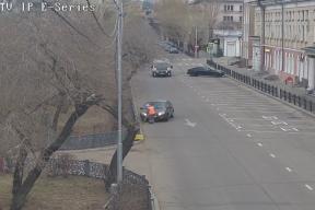 В Улан-Удэ автомобиль сбил 73-летнюю сотрудницу дорожной службы на пустой дороге