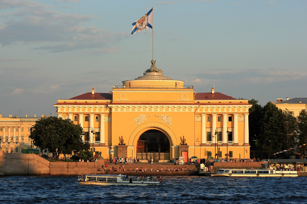 30 июля из-за парада ВМФ будет частично ограничено движение в центре Петербурга