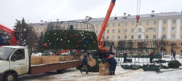 В Калуге начали демонтировать новогодние конструкции