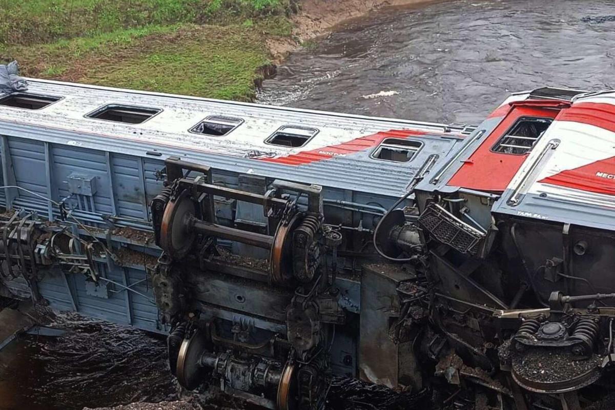 Крушение поезда в Коми: Куда пропала 15-летняя пассажирка? Подробности происшествия