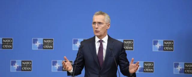 Генсек НАТО Столтенберг призвал Запад к оказанию Украине длительной поддержки: главное из ИноСМИ