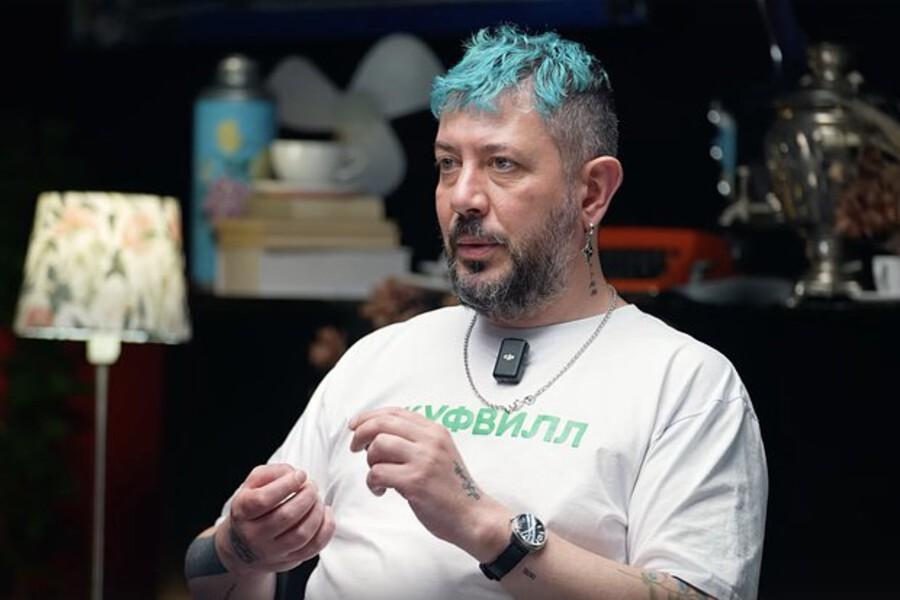 Лебедев порезал грин-карту на границе