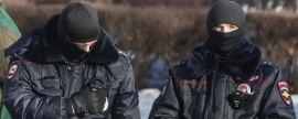 В Хабаровске двое полицейских вывезли двух граждан в лес и вымогали у них деньги