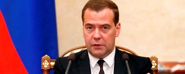 Медведев: РФ намерена нарастить орбитальную группировку до 73 спутников