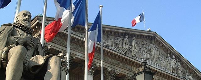 Французские депутаты продлили режим ЧП в стране на полгода