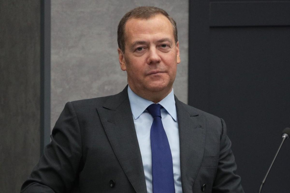 Медведев объяснил, почему сейчас бессмысленно вести переговоры с Западом