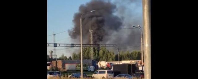 В Петербурге горели машины в промзоне на Парнасе