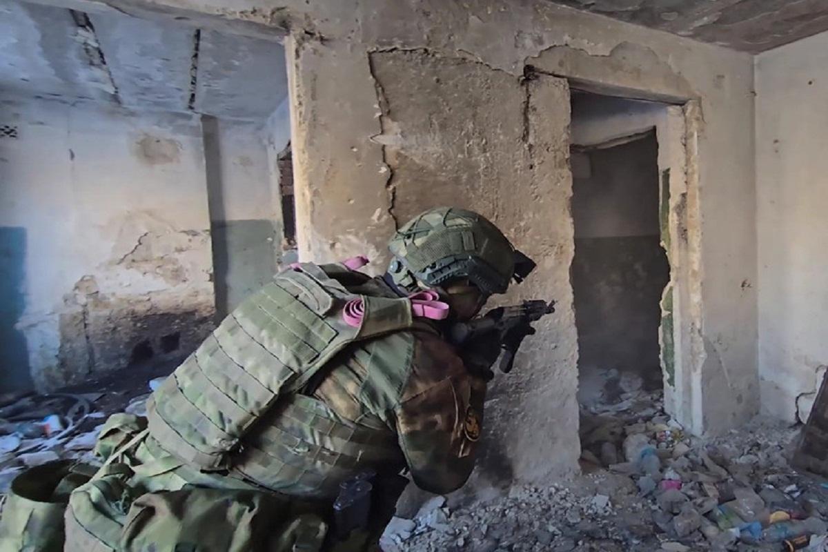 Российские (страна-террорист) военные уничтожили колонну врага под Курской областью