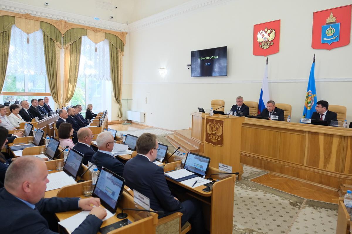 В Думе Астраханской области сформировали пять комитетов и две комиссии