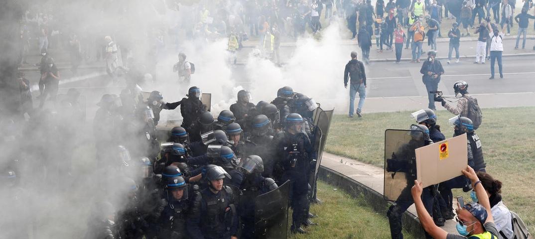 В Париже на протестах врачей начались беспорядки