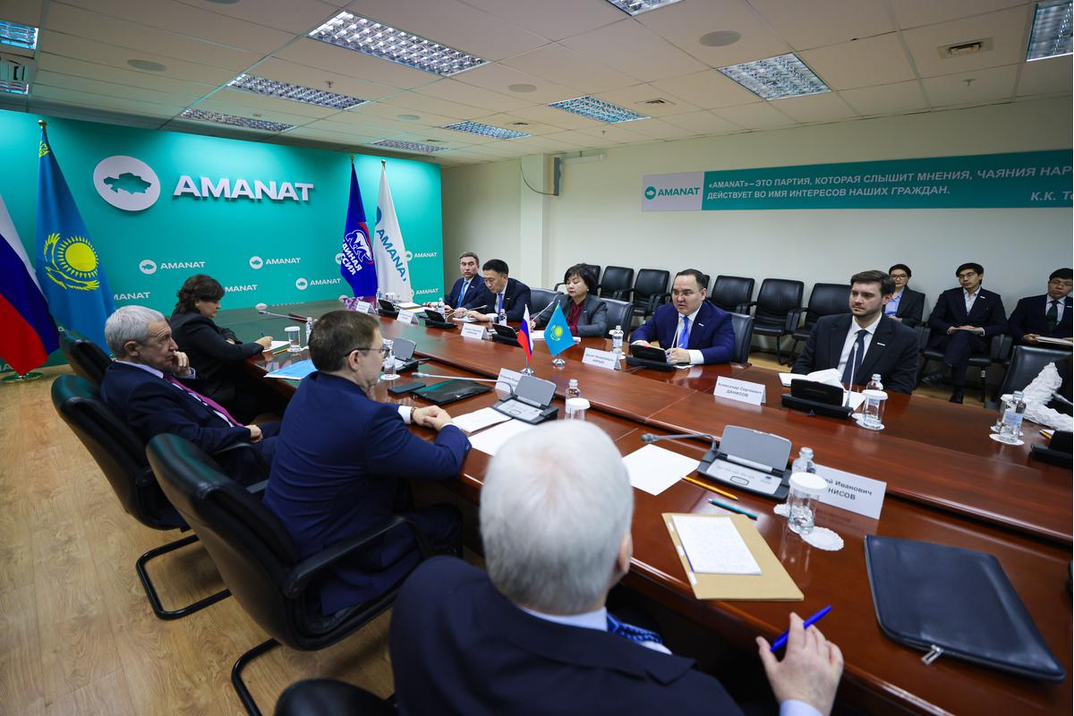 Казахстанские политики будут следить за выборами в Госдуму