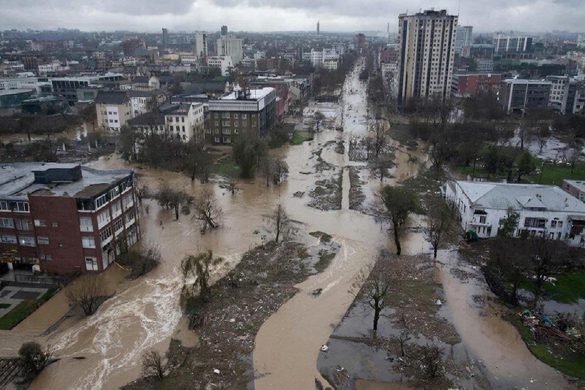 Трампу некогда: занятый вмешательством в чужие дела Вашингтон проморгал катастрофу у себя