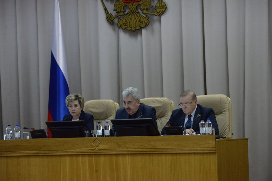 Спикер Леонид Черкесов: В 2025 году Госсовет Чувашии принял почти 100 законов и расширил поддержку участников СВО