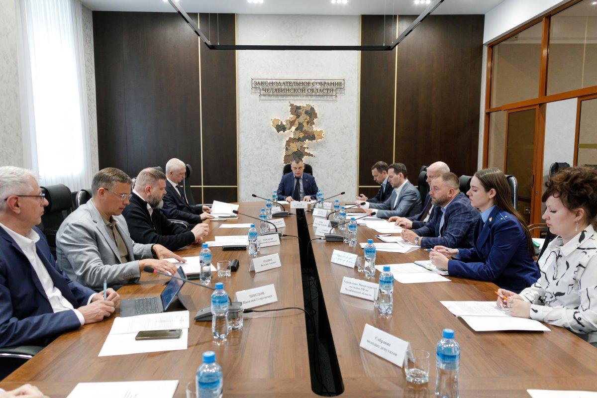 Замминистра экологии Челябинской области отчитался перед депутатами ЗСО о выполнении госпрограммы