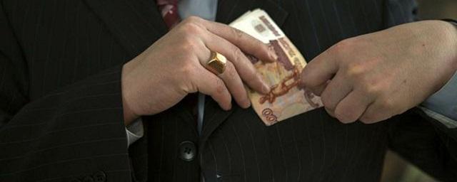 Путин: Разница в зарплатах чиновников и рядовых сотрудников недопустима