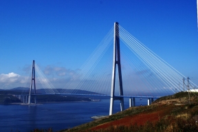 Во Владивостоке на Рудневском мосту образовалась пробка