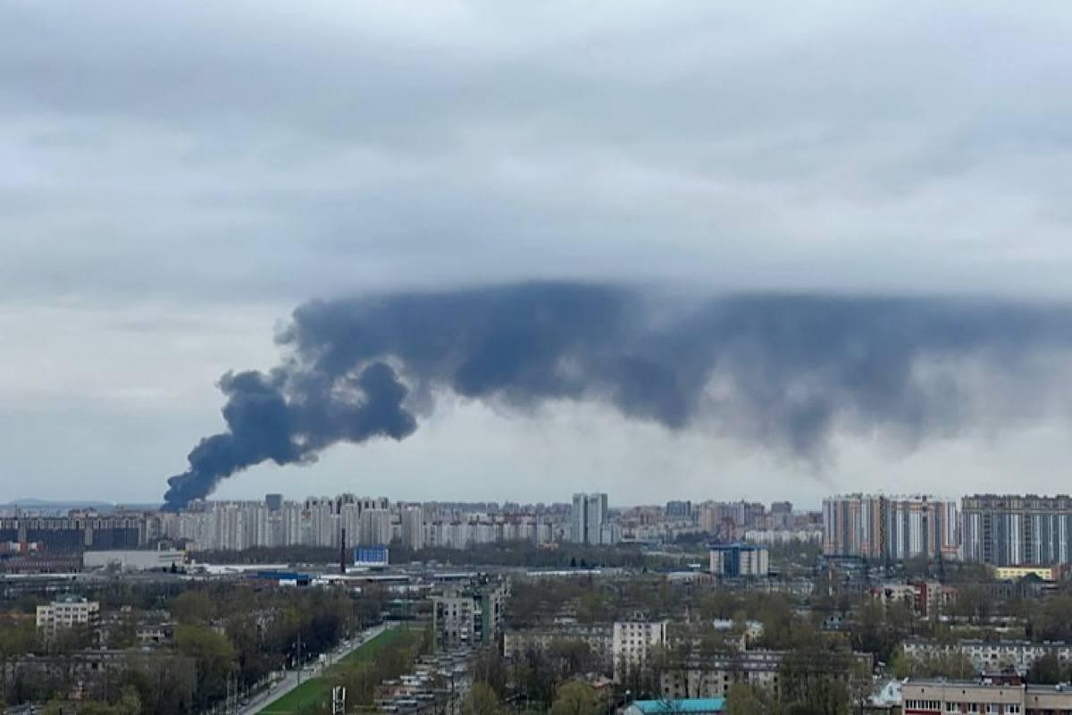 В Петербурге вспыхнул масштабный пожар в складском здании