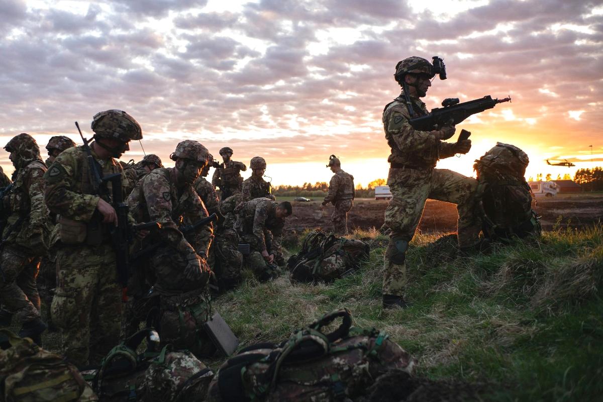 НАТО готовит войну с Россией: примерный сценарий Брюсселя раскрыт.  Кто нанесёт первый удар?