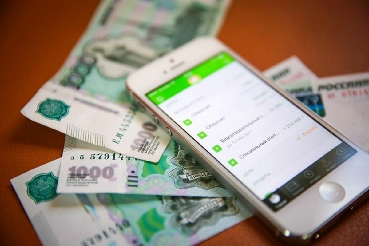 Россиян предупредили о риске списания денег с карты приставами и ФНС
