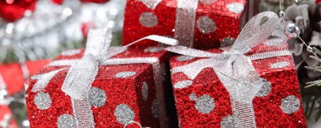 Новогодние подарки от омского губернатора закупят у местной компании «Мирфирм»