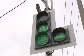 На двух особо аварийных перекрестках Новосибирска заработали инновационные светофоры