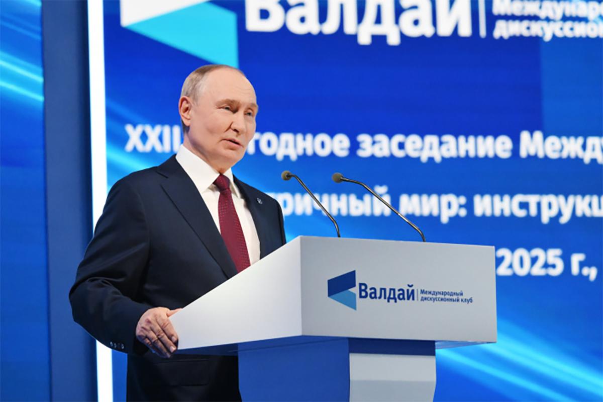 Путин случайно назвал себя бывшим директором ЦРУ и пошутил над оговоркой