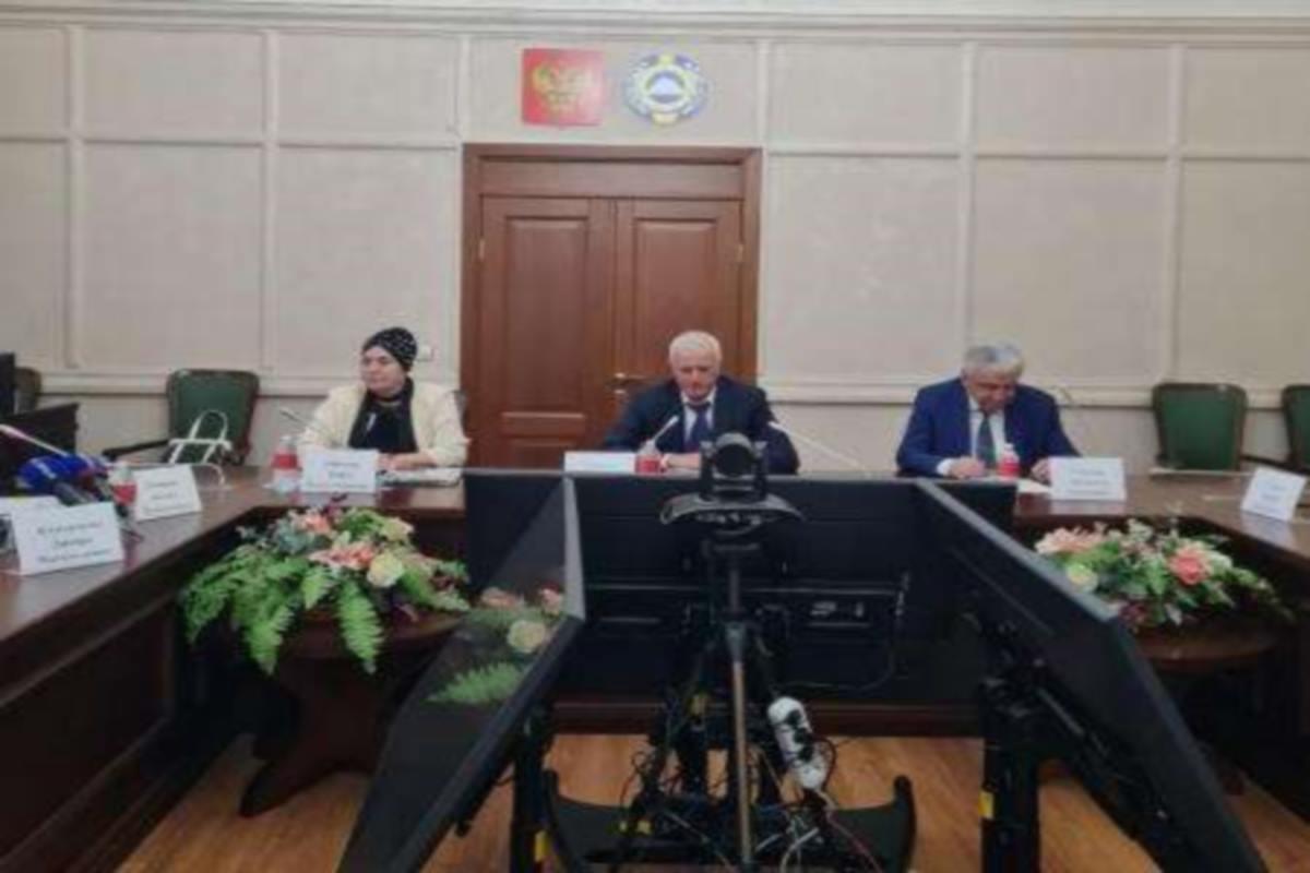 В Карачаево-Черкесии обсудили социально-трудовые отношения на заседании трехсторонней комиссии