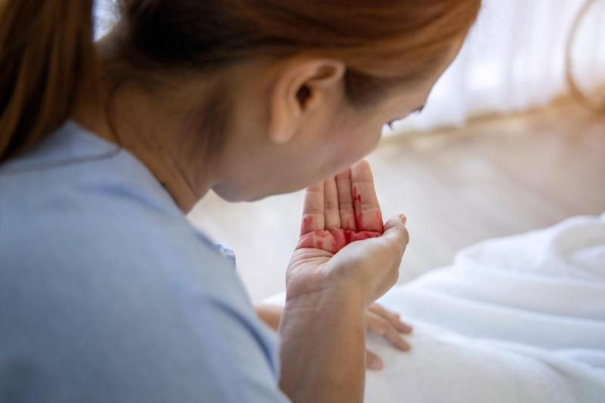 Россиян предупредили о новом вирусе с кровавым кашлем