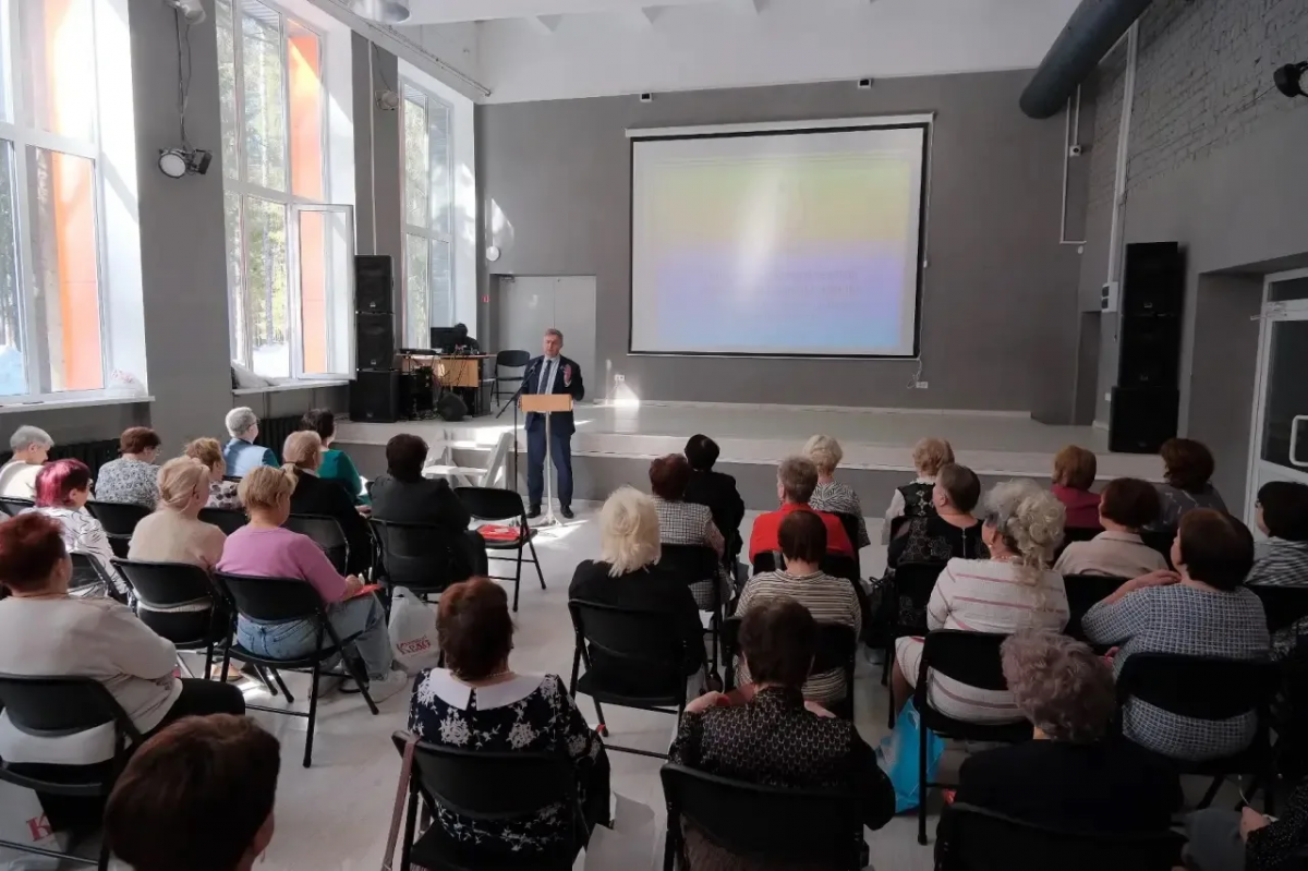 Спикер Заксобрания Роман Береснев обсудил с председателями ветеранских организаций Кировской области грядущие выборы и поддержку бойцов СВО