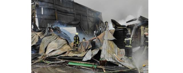 На таможенном складе на Пискаревском проспекте в Петербурге произошел пожар