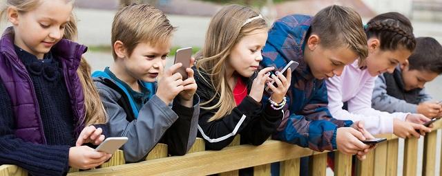 Ученые: на мозг подростков не влияет использование смартфонов