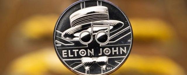 В Англии выпустили монету в 85 тысяч долларов в честь Элтона Джона