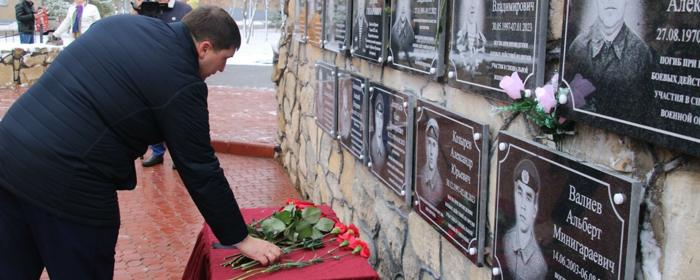 В Менделеевске открыли мемориалы в память о бойцах СВО