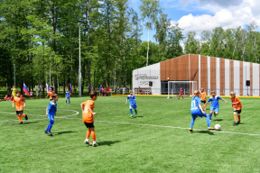 В Пушкине и Ивантеевке открылись футбольные поля с искусственным покрытием