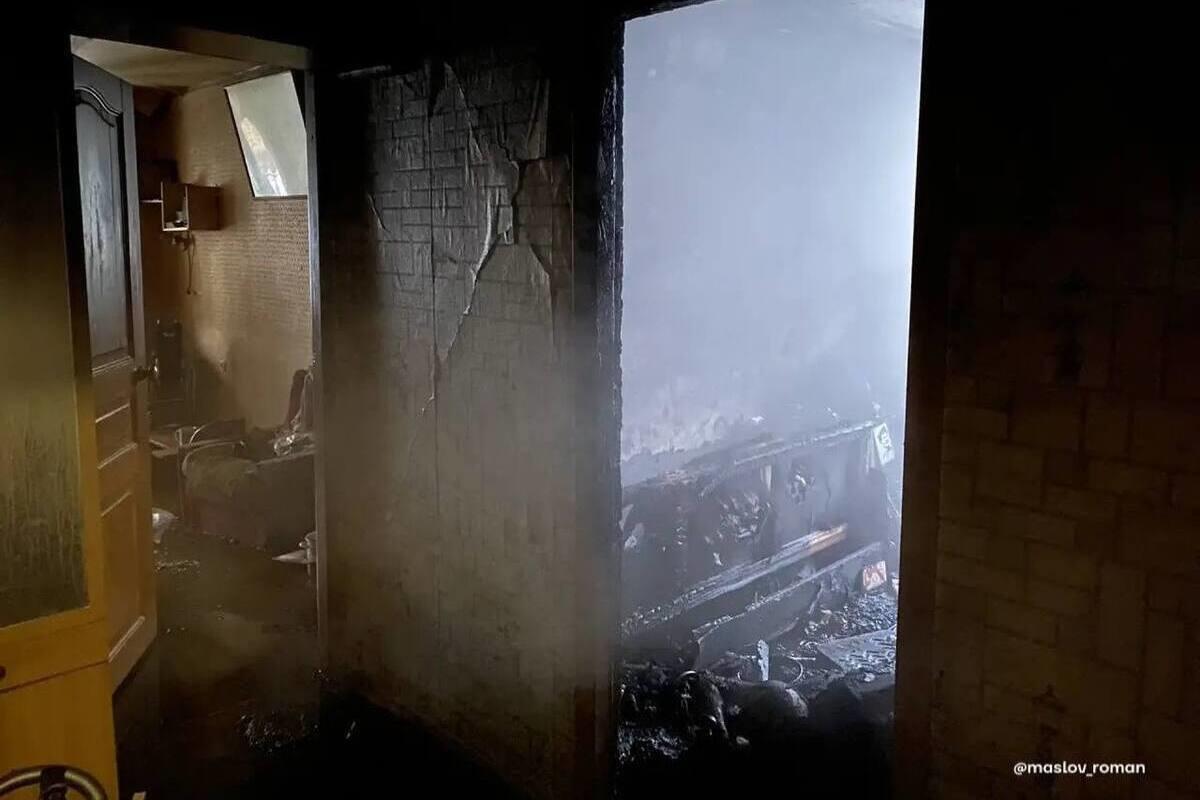 В Череповце устанавливают причины хлопка и пожара в одной из квартир, жилец которой погиб