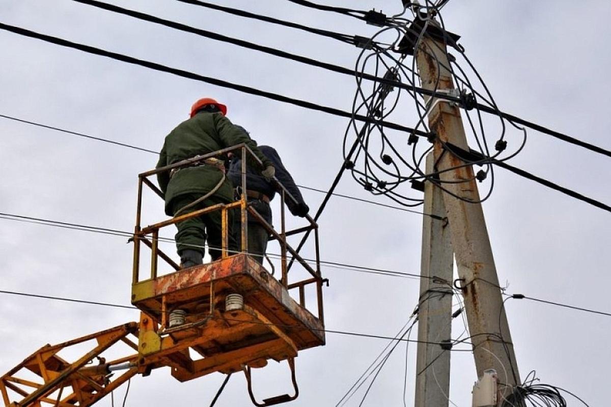 К утру 14 июля из-за урагана 6408 человек в Новгородской области оставались без света