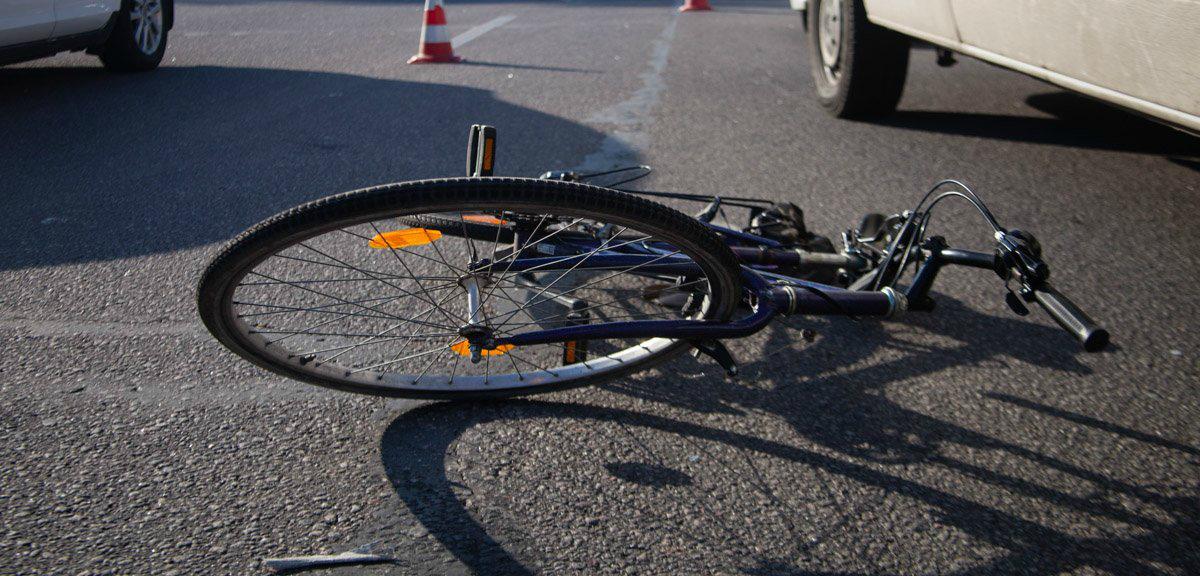 В Екатеринбурге женщина на LADA насмерть сбила велосипедиста