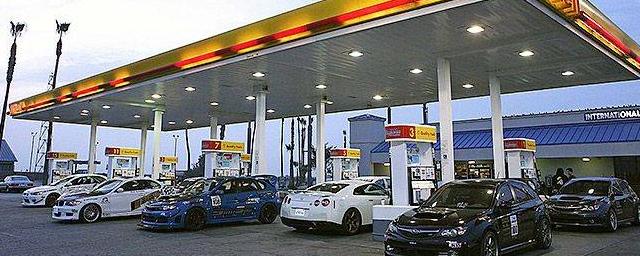 До рекордного за семь лет уровня поднялась цена на бензин в США
