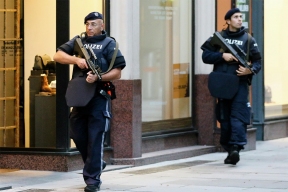 Художник мастурбировал и отдал нацистский салют у муниципалитета в Вене