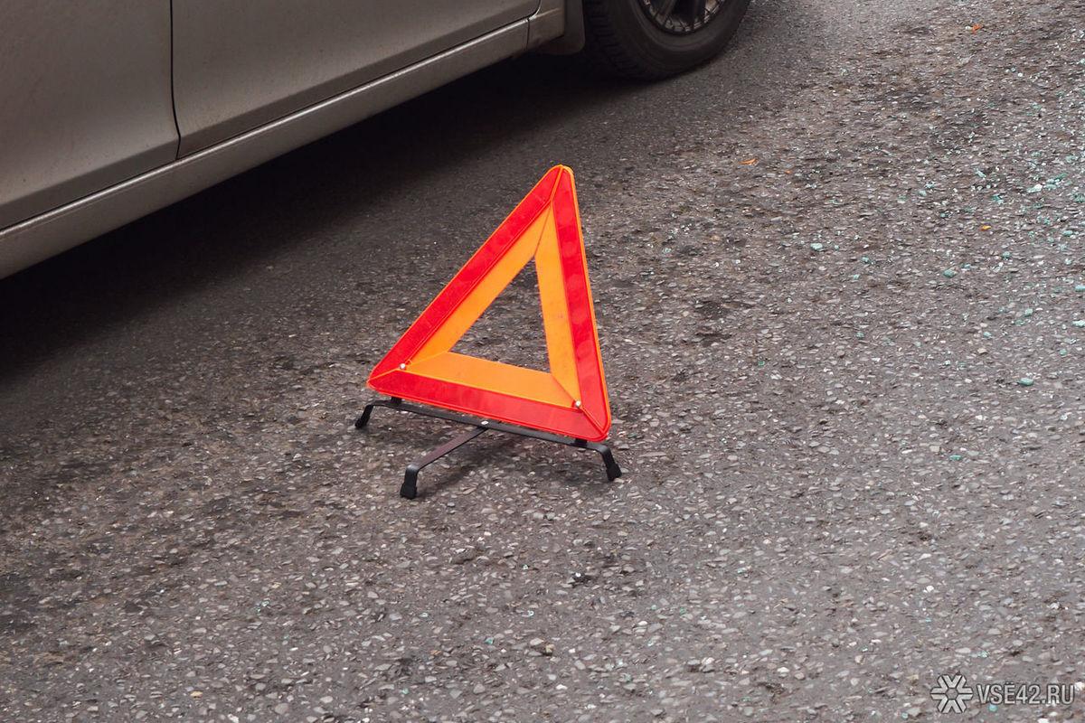 Женщина погибла при наезде мужчины на столб около Кемерова