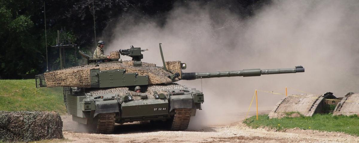 Guardian: Украине необходимо получить не менее 100 танков от Запада для контрнаступления