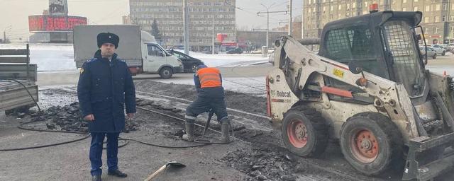 В Новосибирске отремонтировали трамвайные пути на площади Калинина