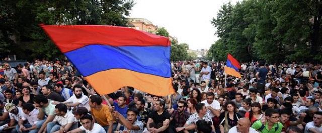 Демонстранты «взяли штурмом» здание горадминистрации Еревана