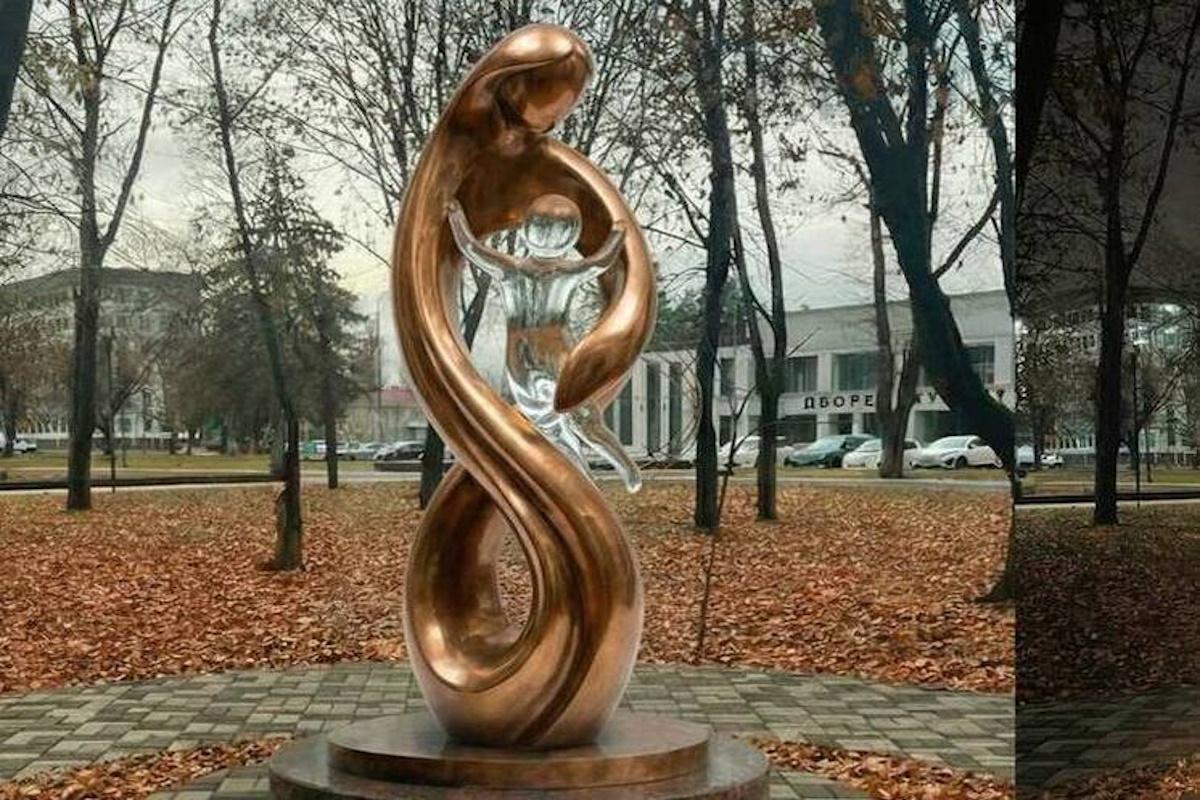 Жители Карачаево-Черкесии выбрали нетипичный эскиз памятника Матери из предложенных вариантов