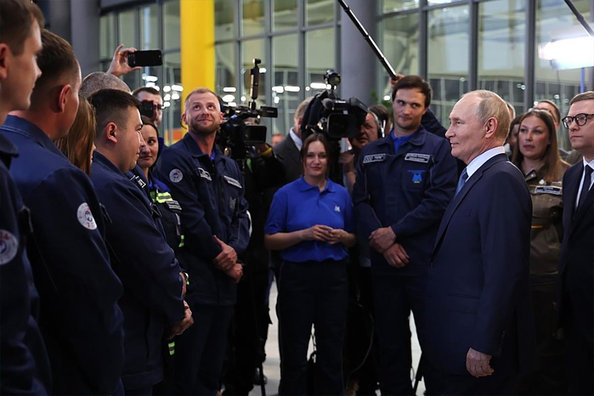 Путин ответил на просьбу сотрудника ММК о льготах молодым семьям