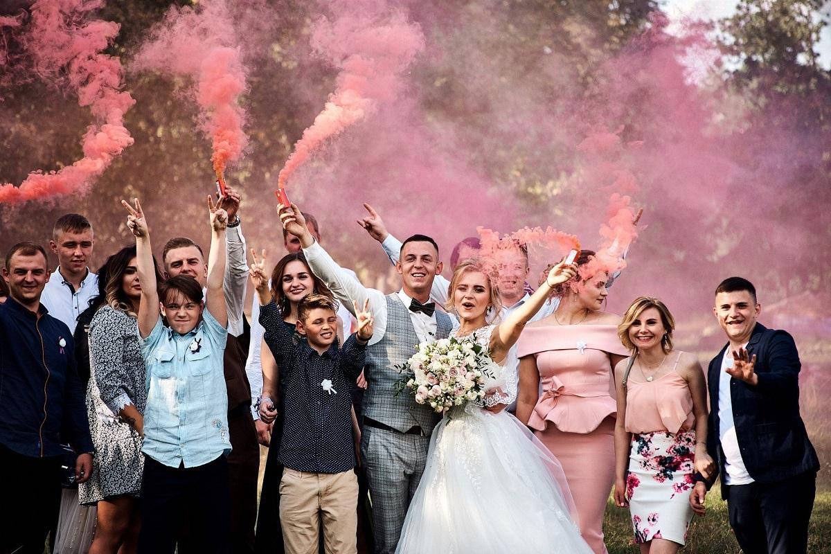 Меньше народу - больше кислороду: свадебный эксперт назвала топ причин не звать много гостей на торжество