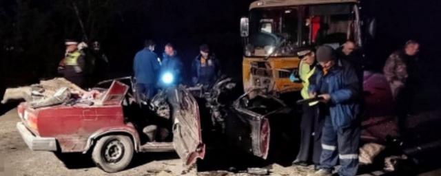 В Алтайском крае в ДТП с пассажирским автобусом погибли три человека