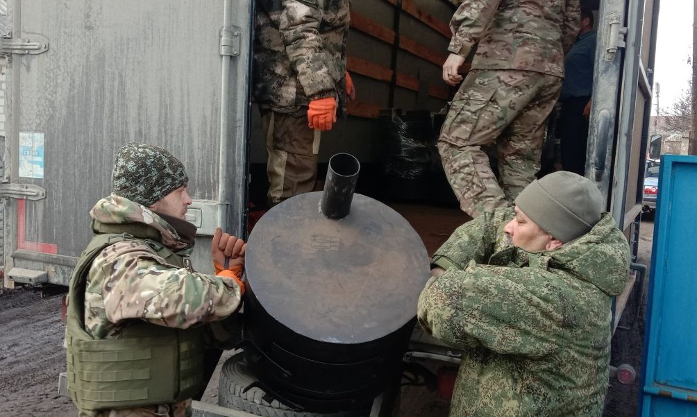 Астраханские депутаты привезли в зону СВО очередную партию груза из региона