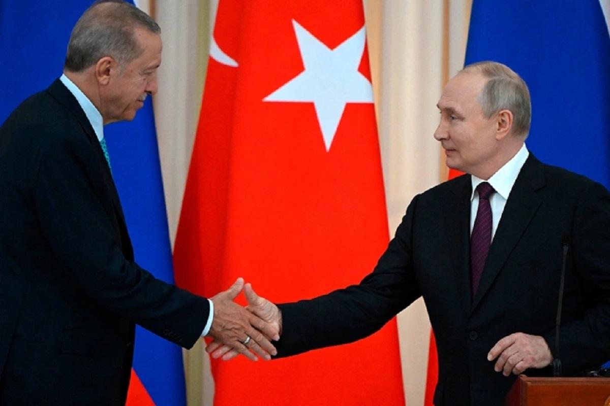 Путин принял приглашение Эрдогана посетить Турцию