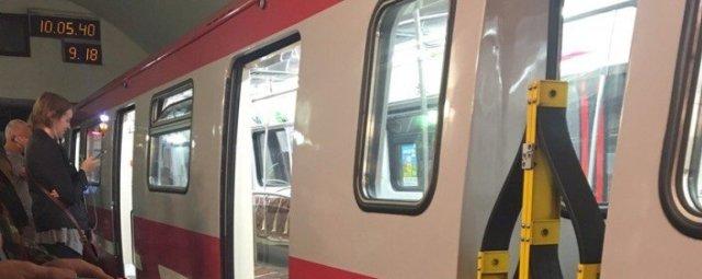 В метро Петербурга на станции «Владимирская» сломался новый поезд